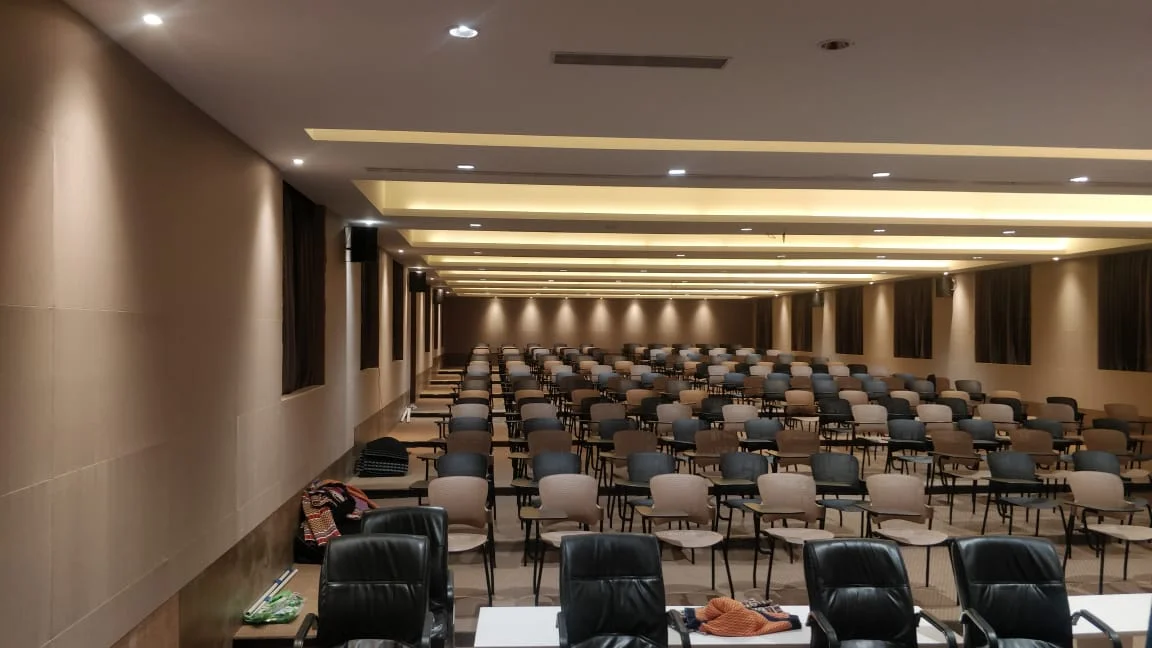 auditorium ergonomic chairs india