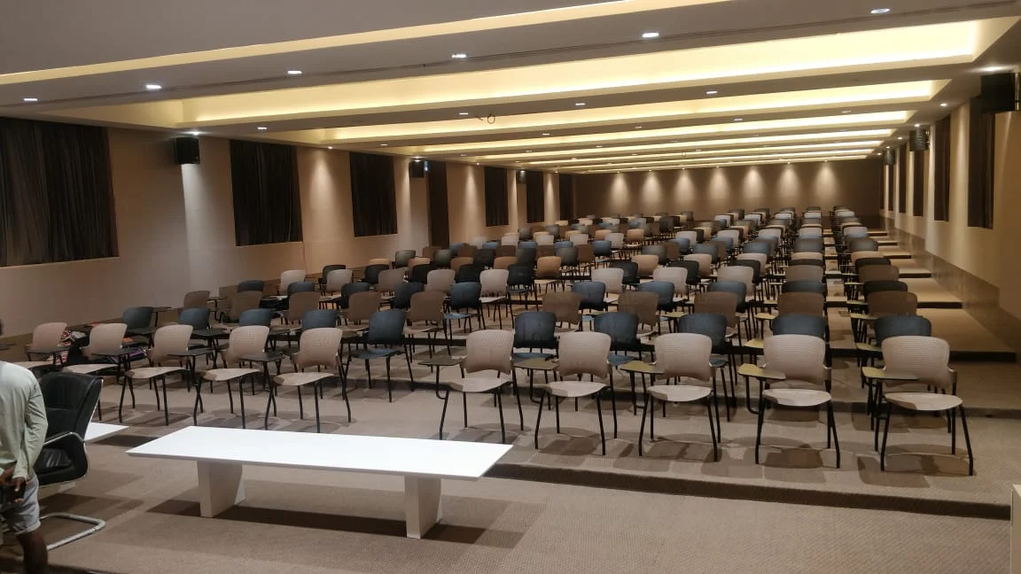 seminar hall ergonomic chairs india