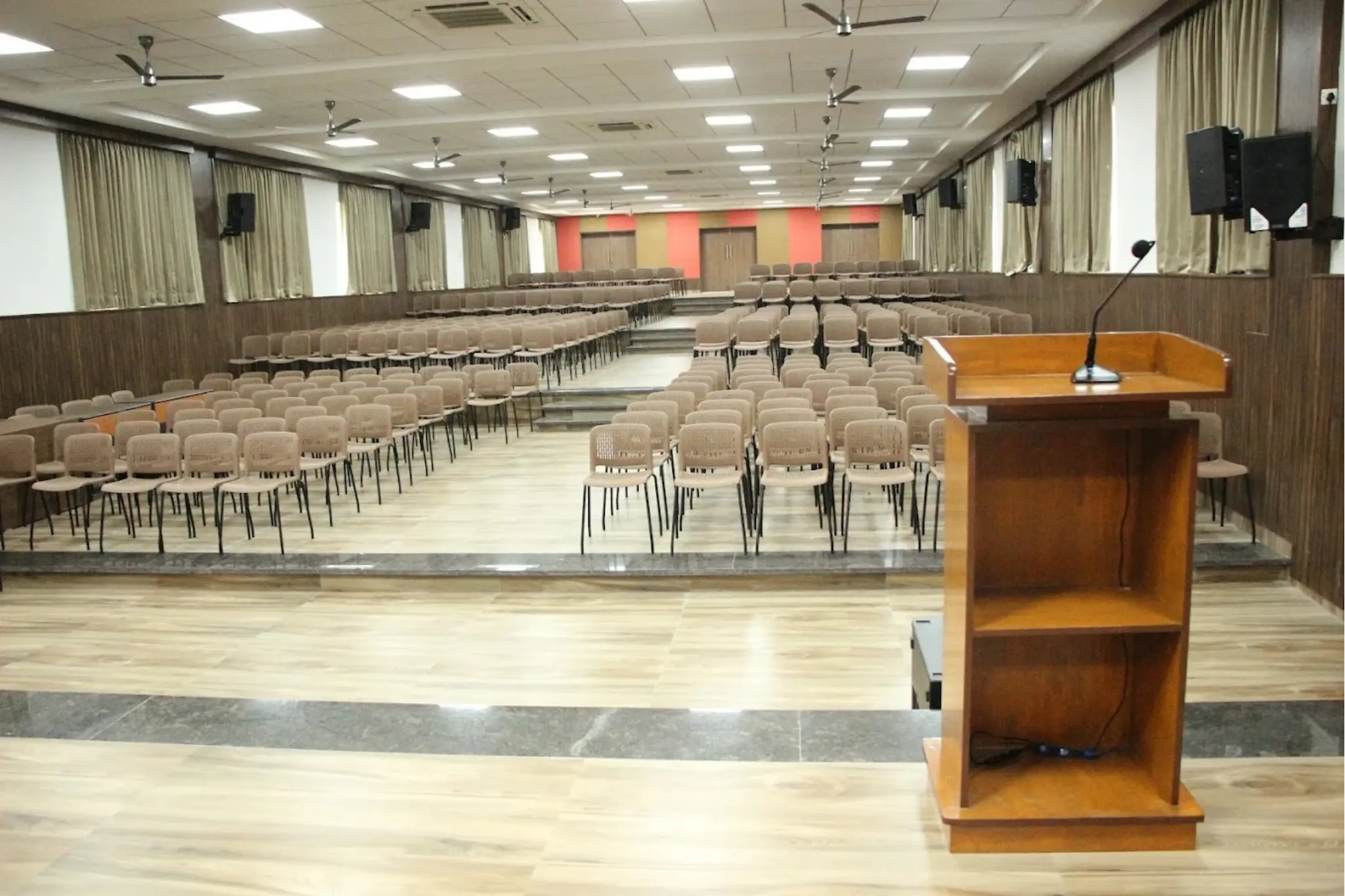 Syona Roots - VET chairs 4